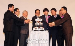 [SW포토] 성남일화 우승기념 케이크