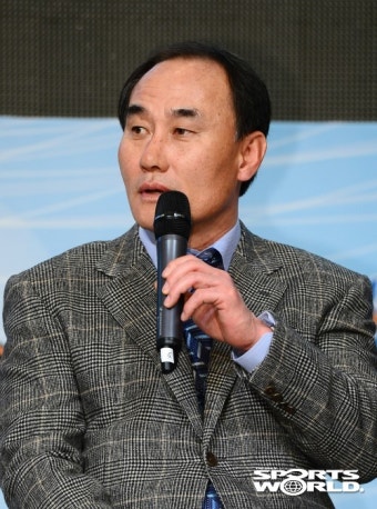 [SW포토] 김학범 감독 강원의 수장으로써