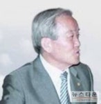 (칼럼) 작가들은 역사인식을 수반하는 의식이 있어야