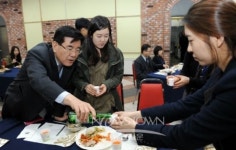 사회복지 담당자들과 만나 소통과 힐링 시도