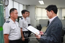 김호윤 강원지방경찰청장 원주서 단계지구대 방문