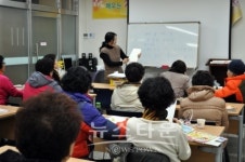 아산도서관, 한글기초반 은빛문해교실 개강