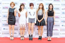 엠씨라이텍 | 에이핑크, '한명이 엠씨라 다섯명이서'