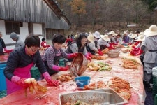 백담사 저소득층 김장 담그기