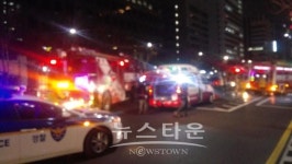 [25일 오후 10시 경] 농협은행 종로1가 지점 앞 도로 광화문 방향 교통사고 현장 화보