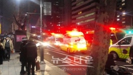 [25일 오후 10시 경] 농협은행 종로1가 지점 앞 도로 광화문 방향 교통사고 현장 화보