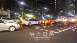 [25일 오후 10시 경] 농협은행 종로1가 지점 앞 도로 광화문 방향 교통사고 현장 화보