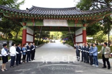동구, 화도진공원 입구 상징시설(사주문)조성공사 준공식 개최