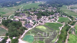 아산 신정호와 외암리민속마을에 연꽃만발
