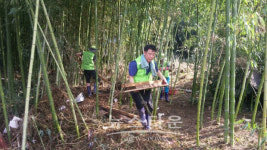 공무원연금공단부산지부와 울산상록봉사단과 합동으로 태풍 차바 피해지역 봉사
