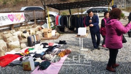 원주시 신림면 금창리노불무용단 불우이웃돕기 바자회 실시