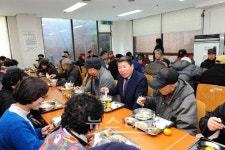 구리시 여성노인회관, 실버교육프로그램 종강기념 특식제공