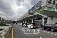 제주 국제공항 위상 먹칠하는 제주도렌트카와 택시 불법행위 엄단 필요!!