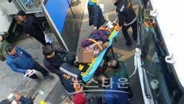 [속보] 헌재 안국역 4번출구 앞 한 시민 의식잃고 쓰러져 구급차로 이송
