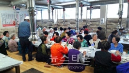 원주시 봉산동 선진정육식당, 경로당 삼계탕 제공
