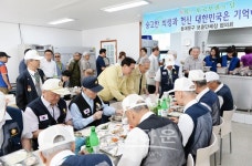 유덕열 구청장, 보훈회관 식사대접 행사 배식봉사 펼쳐