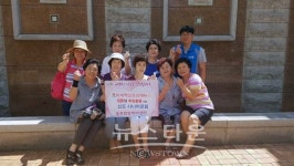신도시니어 동아리, 화도수동 희망케어센터에 의류 후원