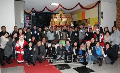 희망과 나눔으로 장식한 호평평내행정복지센터 사랑의 라면트리