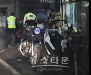 횡성경찰서 횡성지구대 오토바이 운전자에게 야광조끼 배부