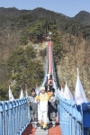 [포토뉴스] 평창동계올림픽 원주 출렁다리 성화봉송 점화