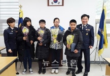 횡성군 청일면남녀의용소방대 졸업생 4명에 장학금 전달