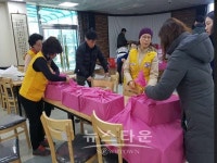 고양시일산노인종합복지관, 대한적십자사 고양장항봉사회 저소득 어르신 명절 선물나눠 드려