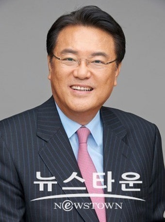 정진석 국회의원, '2018년 공주시 의정보고회' 진행
