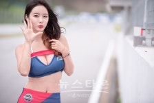 레이싱모델 소이, 청순한 미모에 감춰진 반전 글래머 매력...
