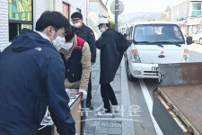 [포토뉴스] 인제군 북면행정복지센터 맞춤형복지팀, 저소득가구 이사지원