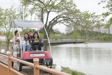 [포토뉴스] 의왕레일바이크 타고 봄 정취 즐겨요!