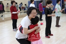 수원팔달노인복지관, 2018년 지역사회 연계 어버이날 기념행사 개최