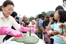 인제 소치마을에서 수리취떡 축제