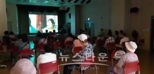 청계종합사회복지관에서 영화보며 폭염 이겨내요