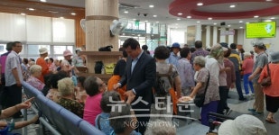 김상돈 의왕시장, 복지관 방문해 어르신 건강 챙겨