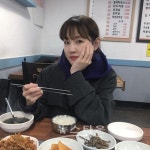 박보람, 먹음직스러운 한 상 앞에 턱 괸 채 냠냠냠