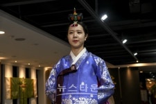 강태경 실로그리다 한국전통자수와 조선왕조의상展