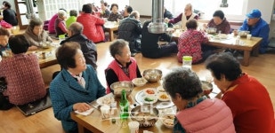 원주시 반곡관설동 소하소, 지역 어르신께 만둣국 나눔 봉사활동 펼쳐