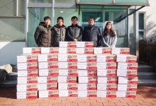원주 문막민속오일장 회원, 저소득가구 라면 전달