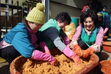 인제군 새마을회, 사랑의 고추장·된장 담그기 행사