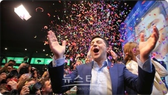 우크라이나 개그맨 출신 정치신인 대통령 사실상 당선