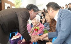 경기도의회 송한준 의장, 일본군 성노예 피해자 방문