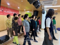 한국예총, 시니어 모델 워킹교실 눈길