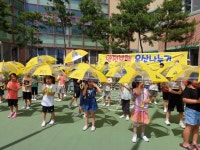 원주시 문막읍 새마을회 안전보행 우산나눔 캠페인 펼쳐