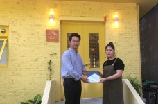 굿네이버스 강원동남지부 – 카페고이, PR광고, 미성마트에 좋은이웃가게 현판 전달