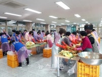 빨갛게 피어나는 아름다운 남원의 사랑