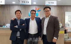 함께한 4년, 그리고 20회 이성억 원장  MAX FC 관계자 모두가 스스로 자랑스럽게 생각했으면