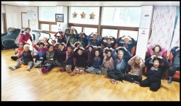 인제군자원봉사센터, 어르신들께 직접 제작한 목도리 전달