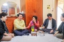 오세현 아산시장, 어버이날 맞아 독거어르신 두 가정 방문