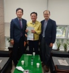 삼육보건대학교 휘경2동 주민센터에 코로나19 성금 전달