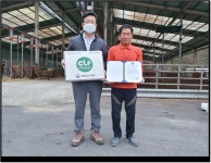 횡성군, 깨끗한 축산농장 40개소 현판 및 지정서 전달
